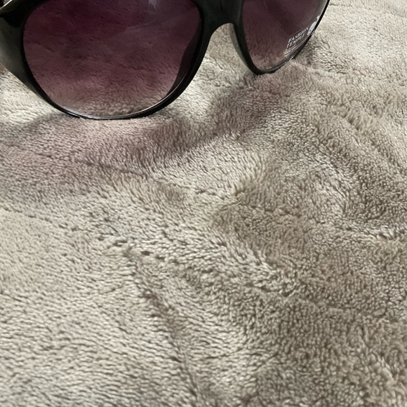 NYC sunglasses brand new - Picture 3 of 4